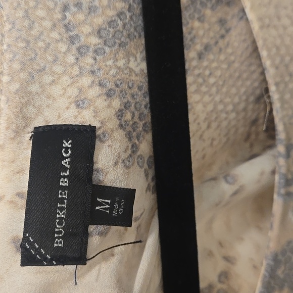 Buckle black oversized flower top snakeskin - Picture 3 of 7